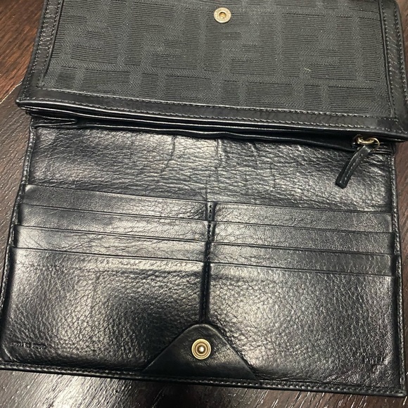 Black fendi monogram wallet - Picture 2 of 4